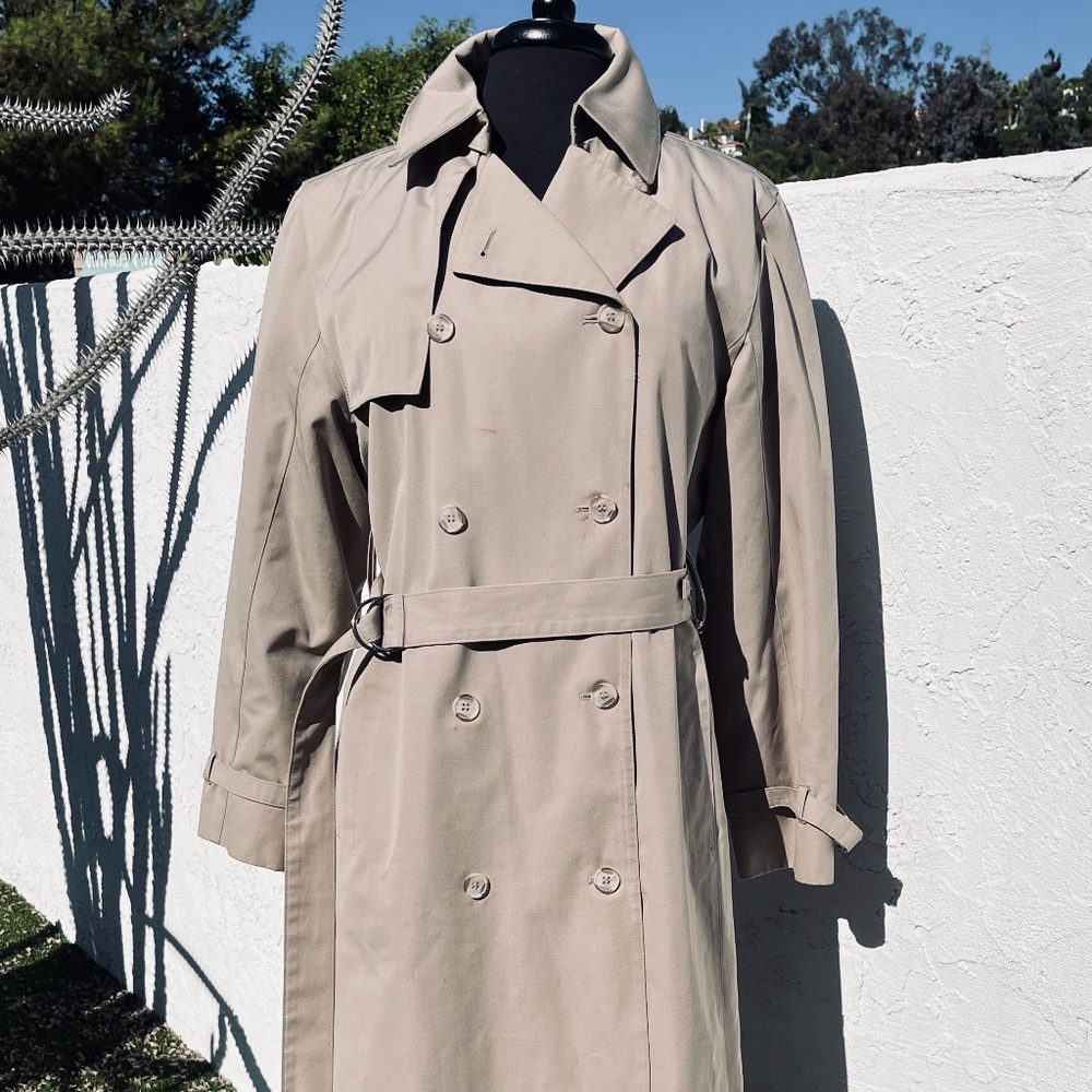 LONDON FOG Women's Trench Coat US 10 reg. Tan color Lined in plaid just in time!
